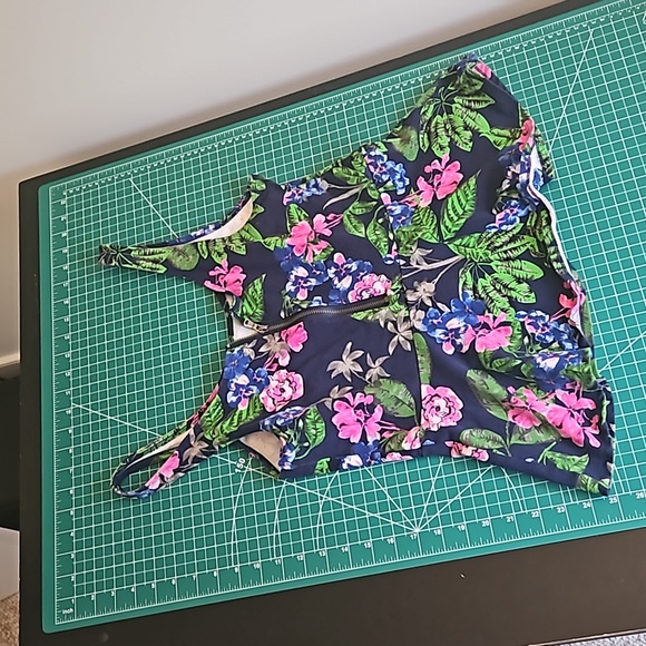 express large peplum floral tank top - Picture 2 of 2